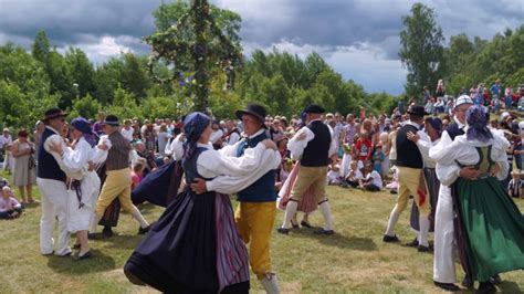 Brudmarschen från Rättvik: En livlig och melankolisk resa genom traditionell svensk folkmusik.