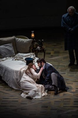 La Traviata - Dramatiskt Drama och Överväldigande Lyriska Melodier